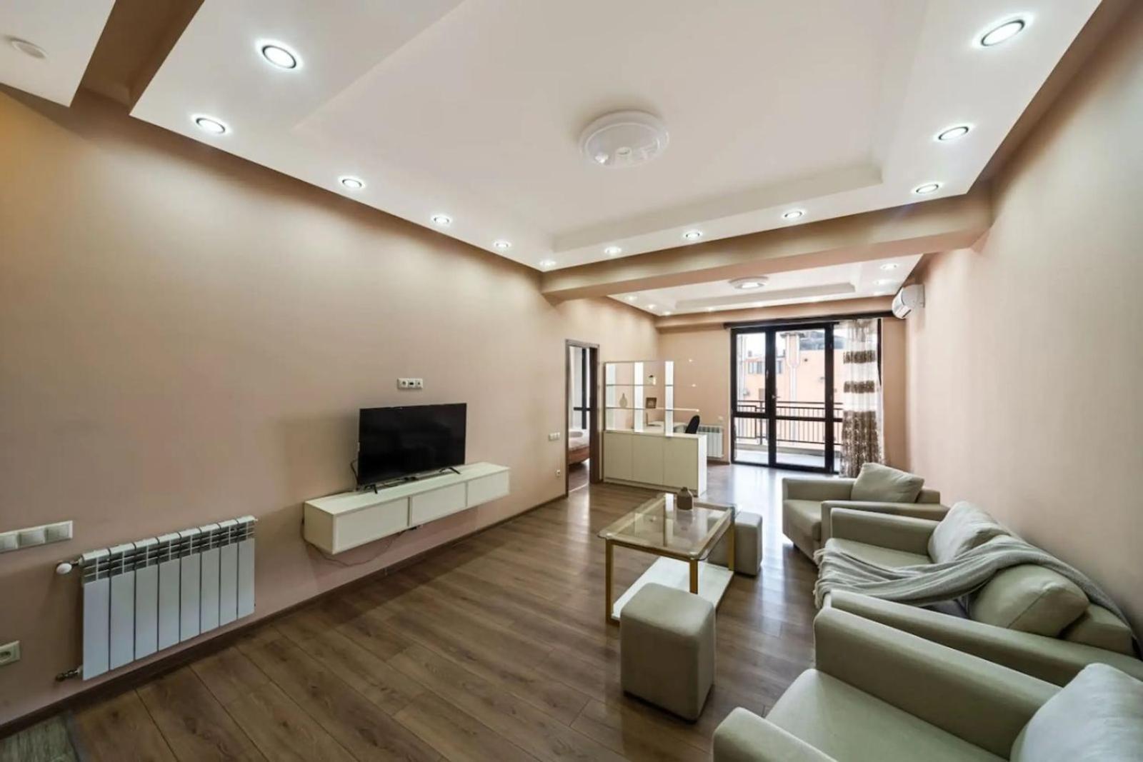 Fantastic Apartments Near Republic Square, Perfect Location, Mystreet Company Erévan Extérieur photo